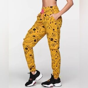 Authentic NWT Zumba Lovin Knit Cargo Pant Size L

Golden Sunset